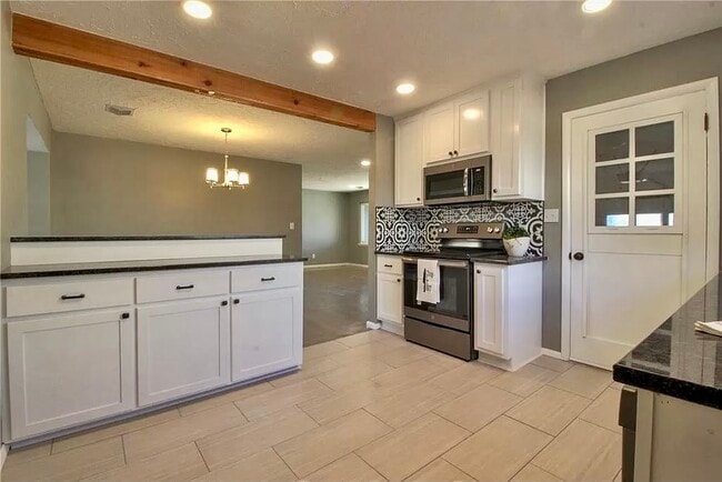 Photo - 10616 Greystone Ave