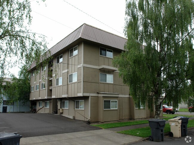 975 NW Garfield Ave