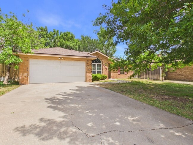 Building Photo - 5822 Syracuse Dr