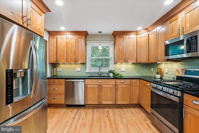 Photo - 8910 Bradford Rd