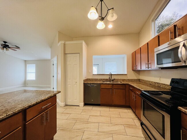 Photo - 612 Sherwood Oaks Cir