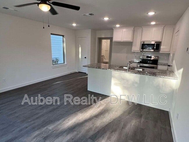 Building Photo - 2430 S Fannin Ave