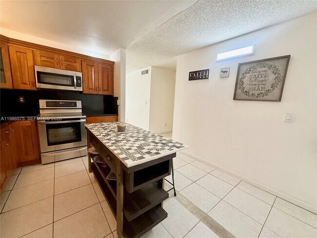 Photo - 1465 NE 123rd St Unidad 201