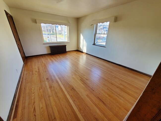 Living room - 3358 boudinot ave Unit 4