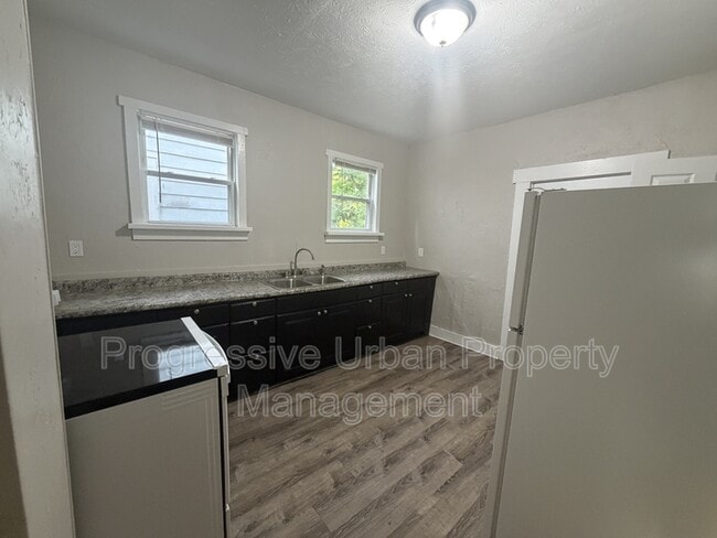 Photo - 1515 E 81st St
