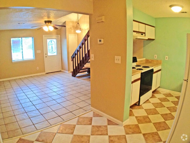 Building Photo - 1812 Falconcrest St Rental