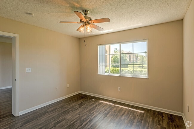 2BR,2BA - 1,065 SF