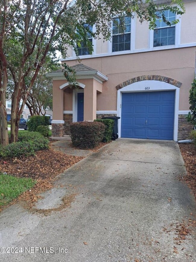 Cute 3/2.5 Townhome in Oakleaf - Cute 3/2.5 Townhome in Oakleaf