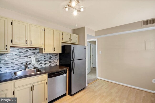 Photo - 752 Quince Orchard Blvd Unit 752-T1