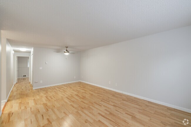 1BR, 1BA - 670SF - Living Room - Sunrise Apartments