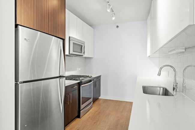 Photo - 174 N Michigan Ave