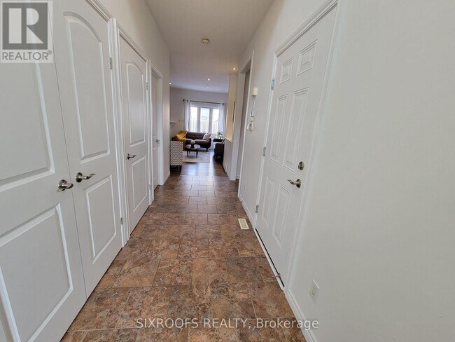 Photo - 2089 Beaverbrook Ave