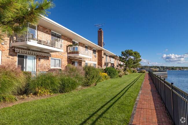 Photo - Toms Point Coop