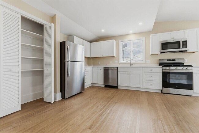 Photo - 142 Elliott St Unit 2