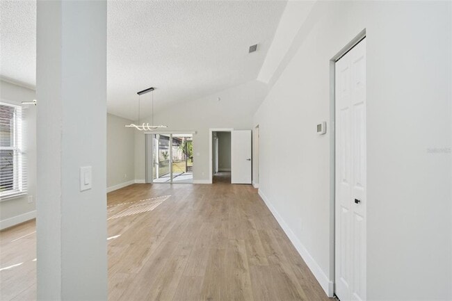 Photo - 123 Edgewater Cir