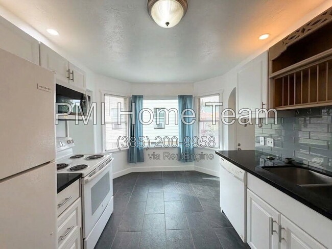 177 Country Club Dr