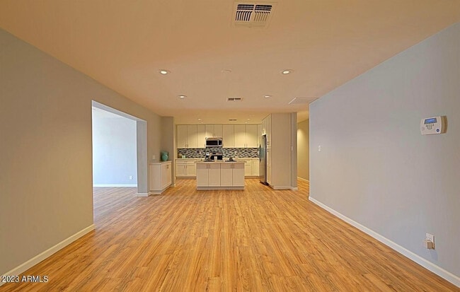 Photo - 14 E Balboa Dr