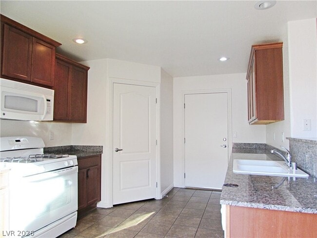 Photo - 10424 Madagascar Palm St