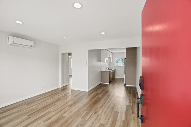 Unit 4 - 1358 W. 36th St.