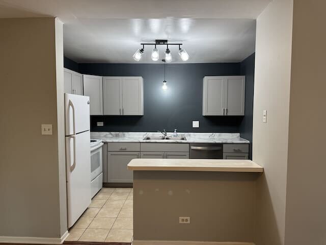 Building Photo - 1324 N Geneva Dr Unit 3B