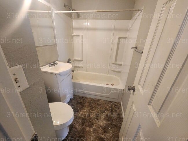 Photo - $1,199 - 4 bedroom / 2.5 bathroom - Single Family Home