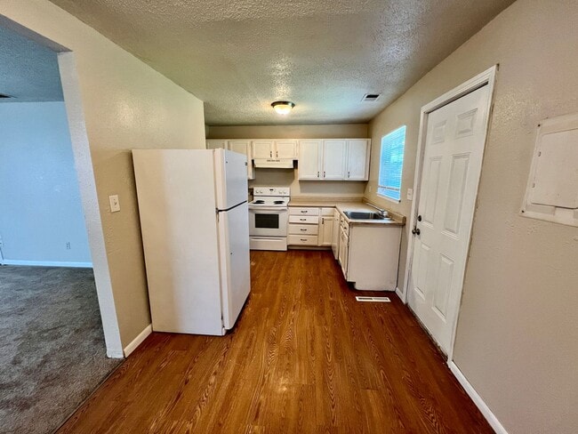 Building Photo - 2630 S 49th St Rental