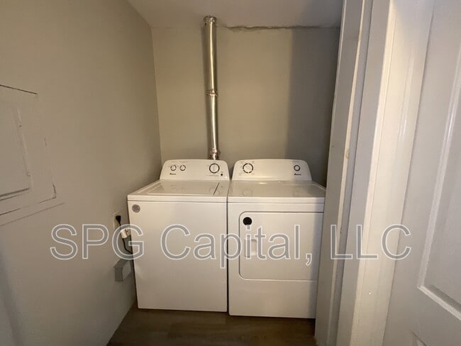 Photo - 2 E King St Unit 3