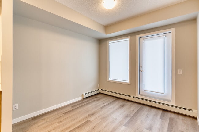 Photo - 1605-1617 17 St SE Unit 109