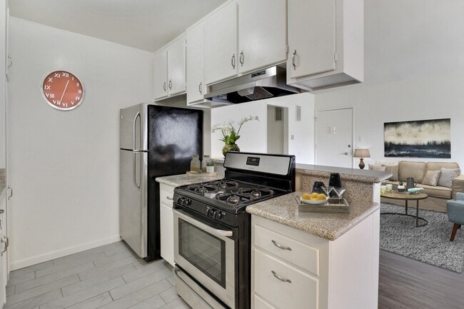 Building Photo - 3585 Centinela