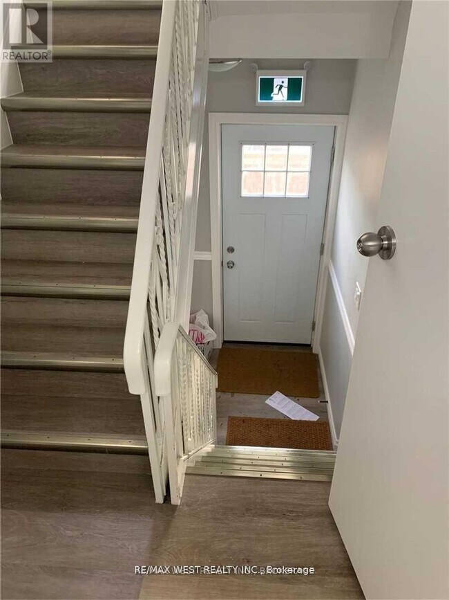 Photo - 2 A Fort Rouille St