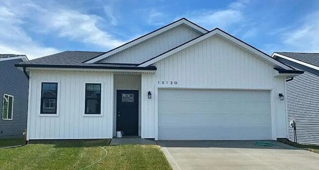 Building Photo - Newer 3BR 2.5ba house in Urbandale, available July 6th!