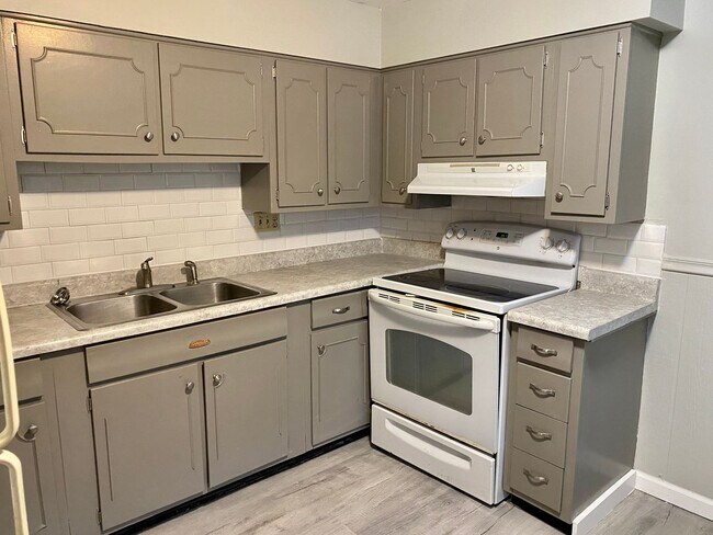 Photo - Quaint One Bedroom Apartment Unit 521