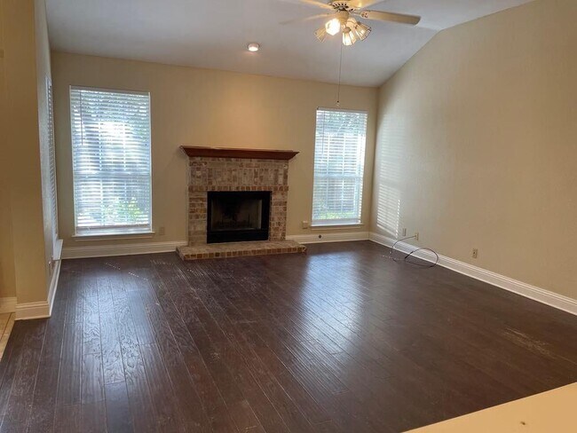 1313 Nightingale Dr