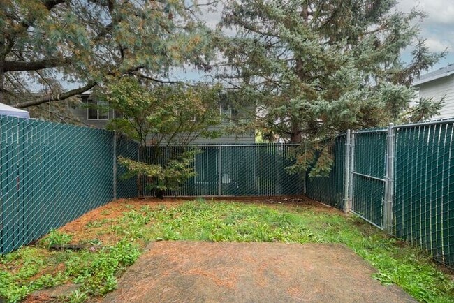 Photo - 3 bedroom townhouse with Garage!! Wont last! Call Now!!