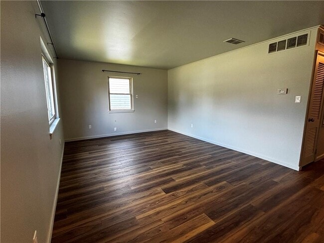 Photo - 1002 E F St
