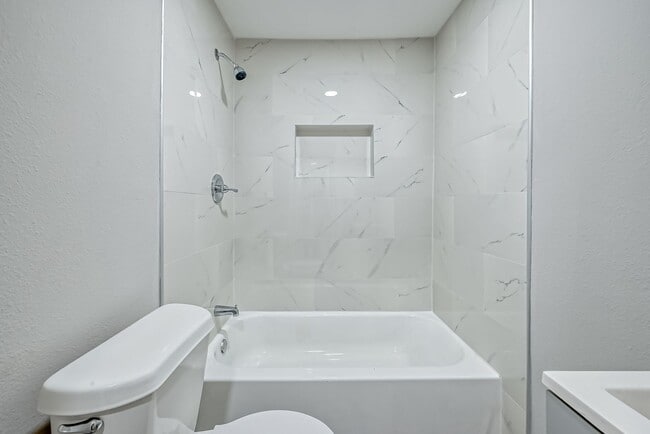 Photo - 3270-3274 Reeves St. Unidad 3270 Reeves A