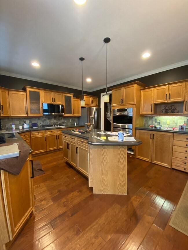 Photo - 10183 Young Rd N