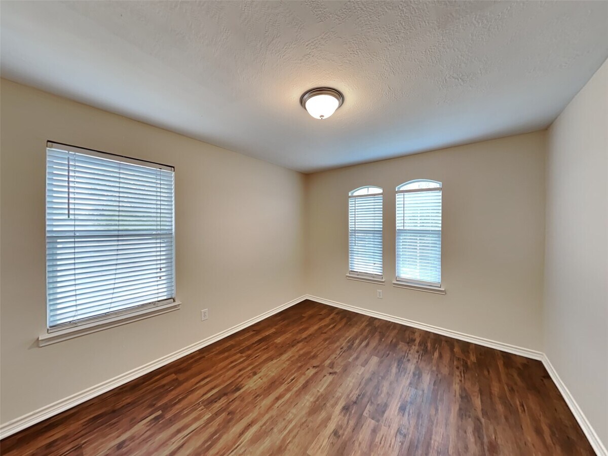 Photo - 2219 Shady Pine Dr