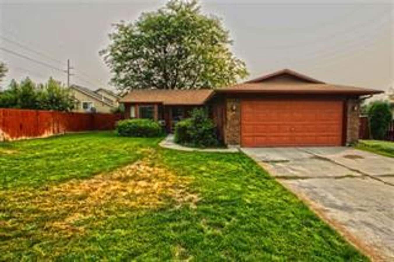 Single-Story 3-Bed, 2 Bath House - Single-Story 3-Bed, 2 Bath House