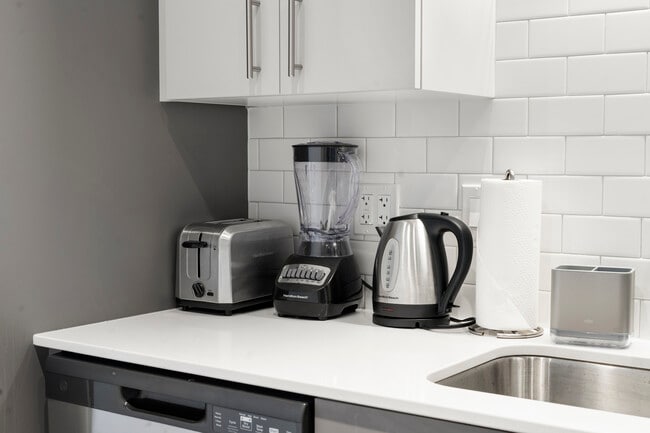 Photo - Central 4BR Apartment – Modern Living in Chicago