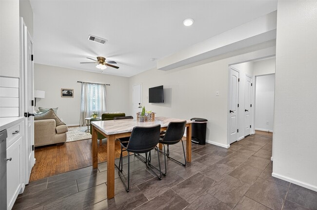 Photo - 2212 Rosewood St