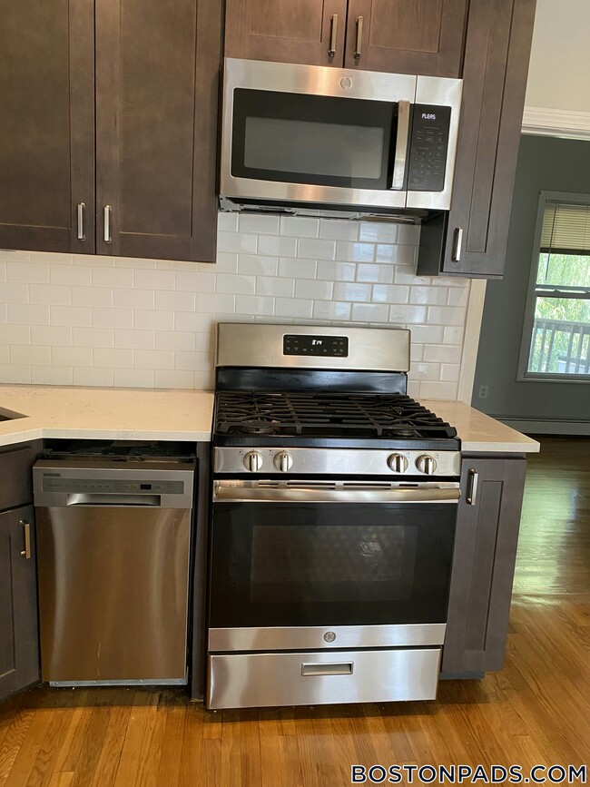 Photo - 345 Meridian St Unit 3