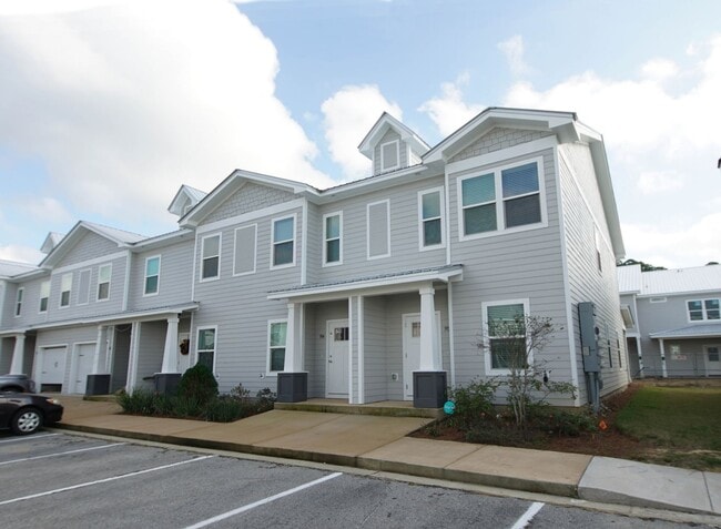 Building Photo - Great Location in Freeport Rental