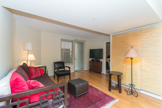 Building Photo - 915 E St NW Unit 317