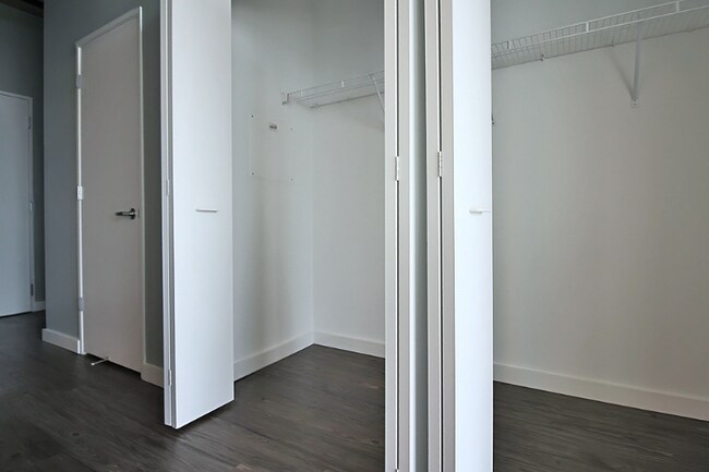 Photo - 39 E 14th St