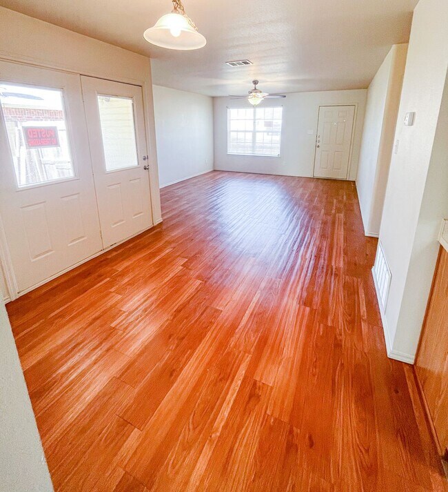 Photo - 6302 Temora Loop Unidad B