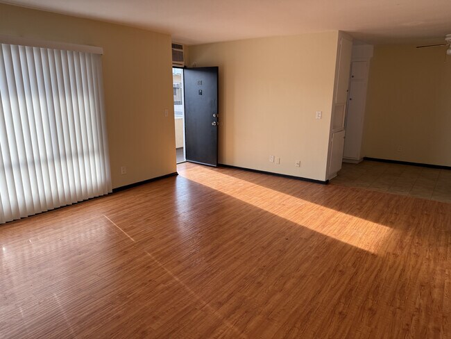 Photo - 8211 Owensmouth Ave