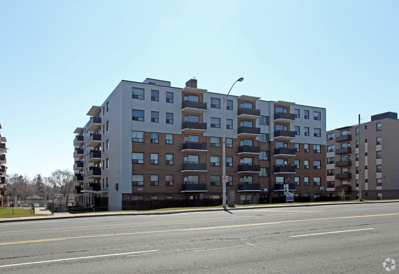 Photo - 3111 Eglinton