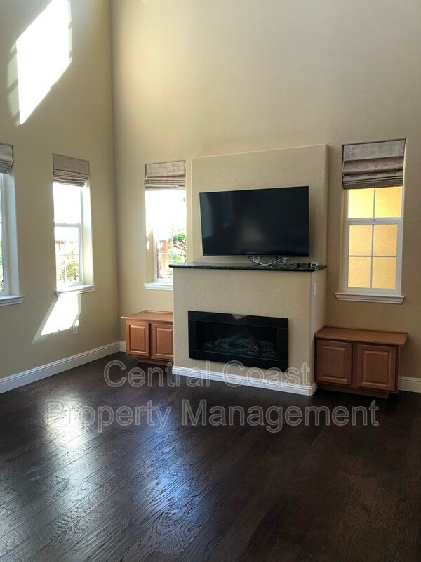 Photo - 18023 McDowell St