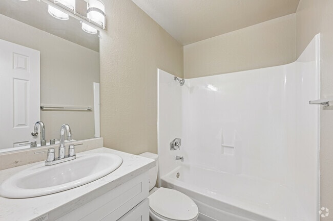 1BR, 1BA - 650SF - Primary Bathroom